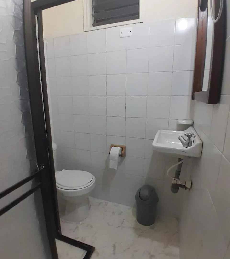 Manila Private Room #4 In Shared Apartment 메딜린